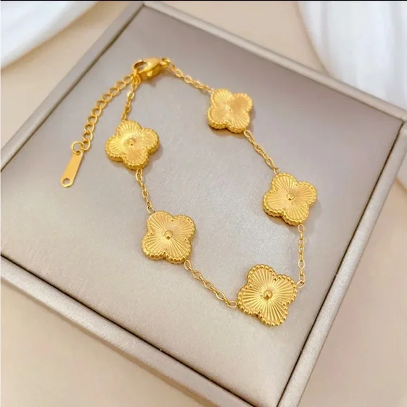 ❌SOLD❌gold plated clover bracelet - Picture 2 of 4